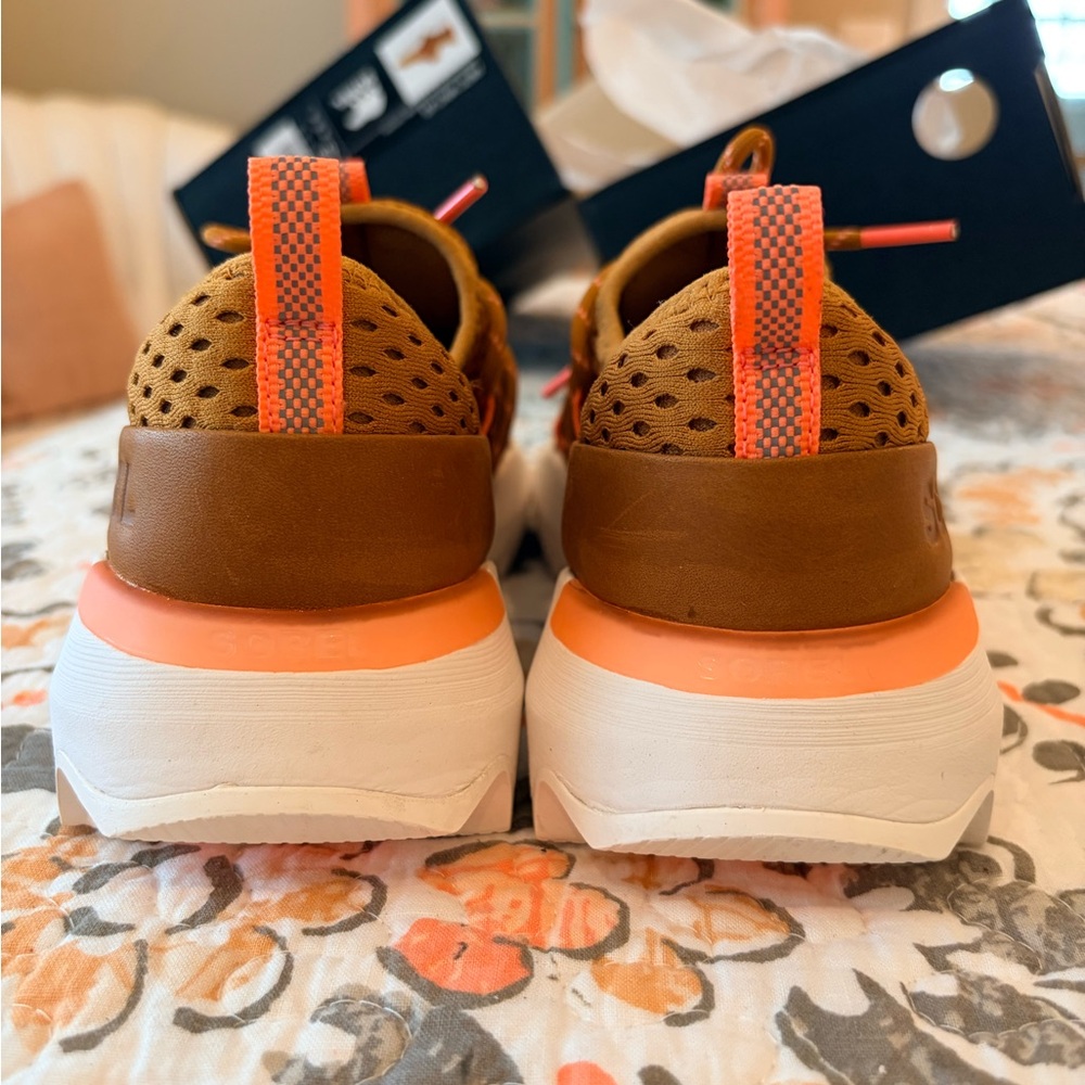 Sorel kinetic impact Brown Sneaker with Orange Accents and White Sole 6.5 - Picture 7 of 9